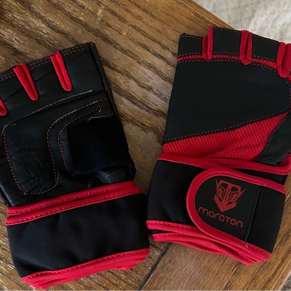 Weight lifting gloves - Picture 2 of 2